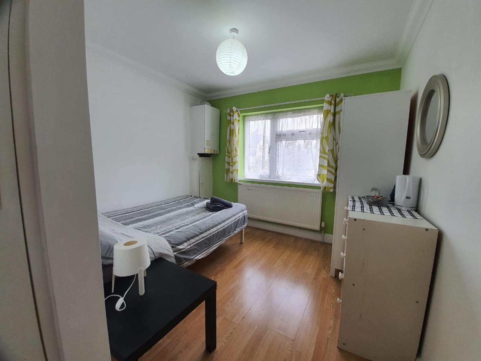 Eastwood Rooms Goodmayes Εξωτερικό φωτογραφία